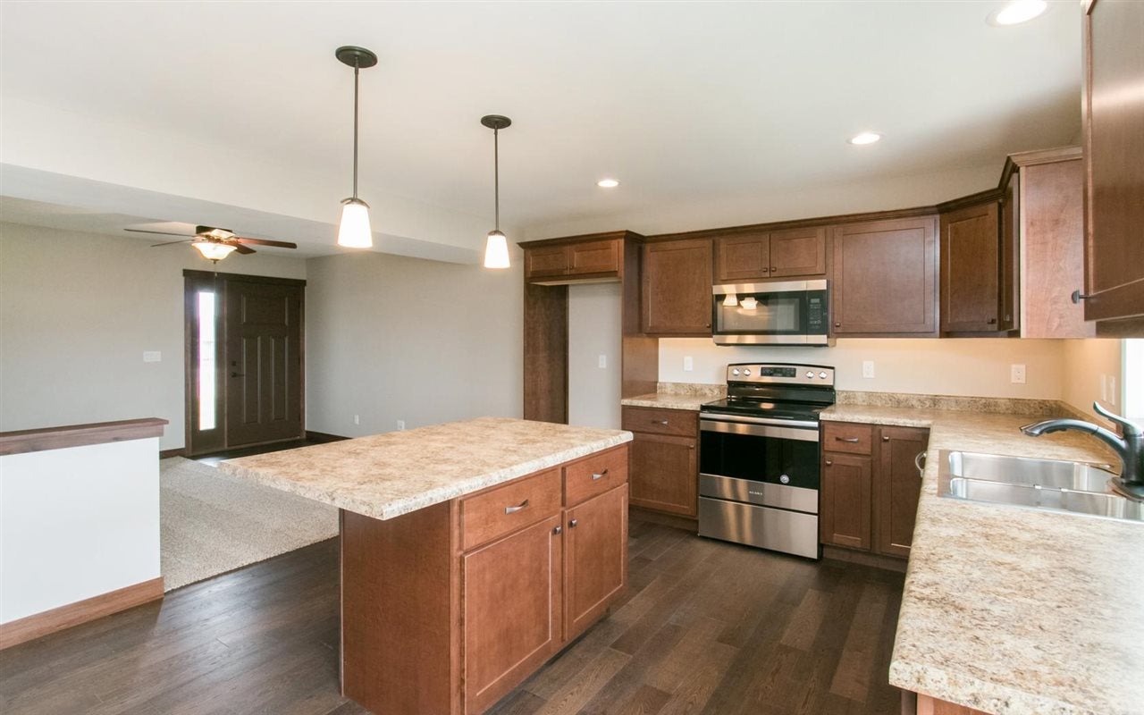 400 Ridge View Court Fairfax, IA 52228 - Photo 8 of 26 Gallery Image 8