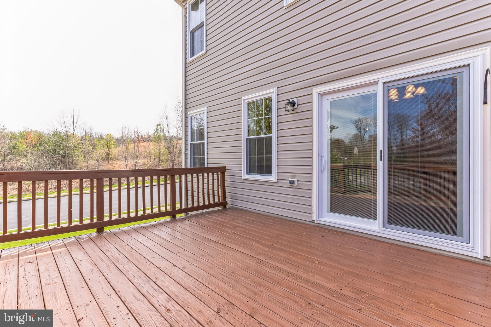 5500 Hobsons Choice Loop Manassas, VA 20112 - Photo 4 of 9 The large deck is ideal for entertaining!