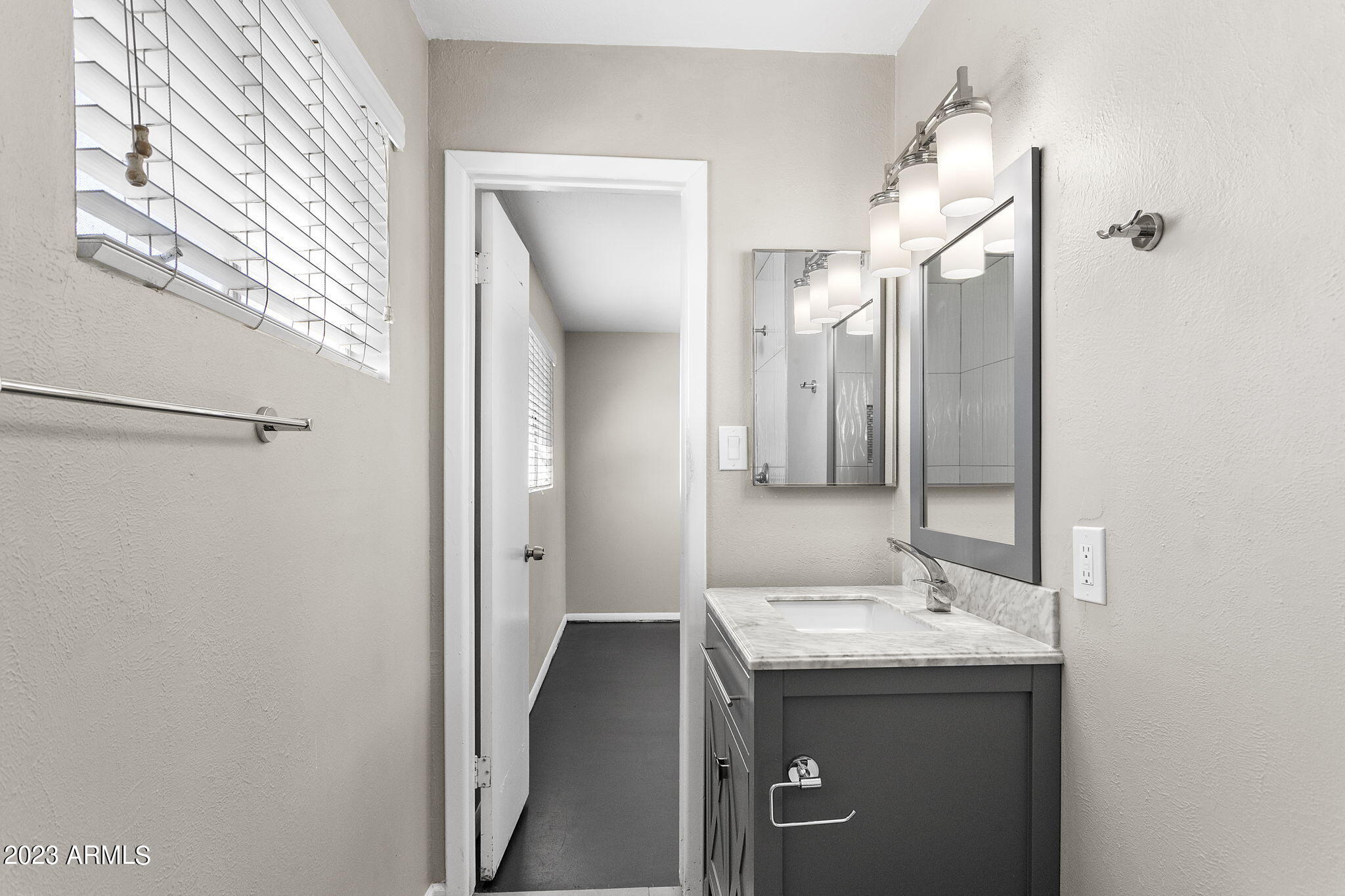 2525 West Freeway Lane Phoenix, AZ 85021 - Photo 21 of 41 a bathroom with a sink and mirror