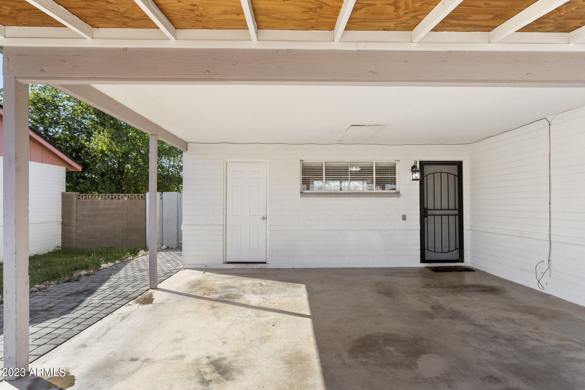 2525 West Freeway Lane Phoenix, AZ 85021 - Photo 29 of 41 a view of a big room with wooden floor and outer view