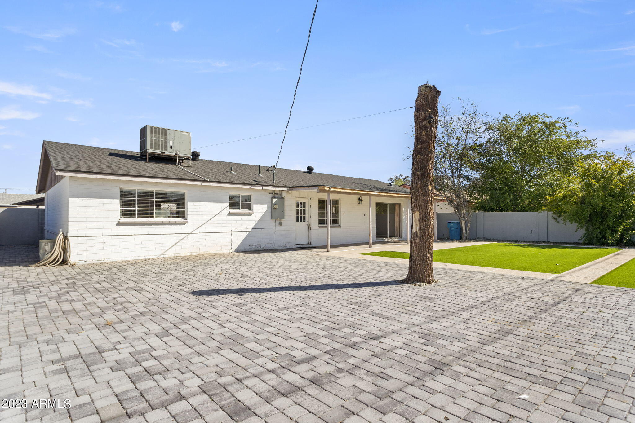 2525 West Freeway Lane Phoenix, AZ 85021 - Photo 33 of 41 a view of a house with a swimming pool
