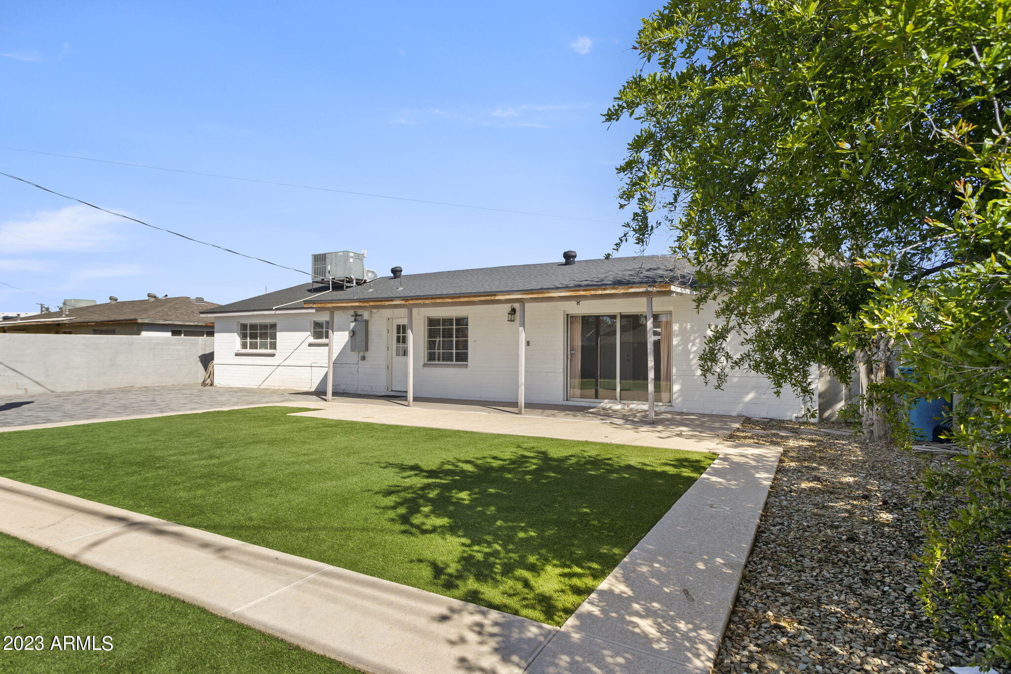 2525 West Freeway Lane Phoenix, AZ 85021 - Photo 35 of 41 a front view of a house with a garden