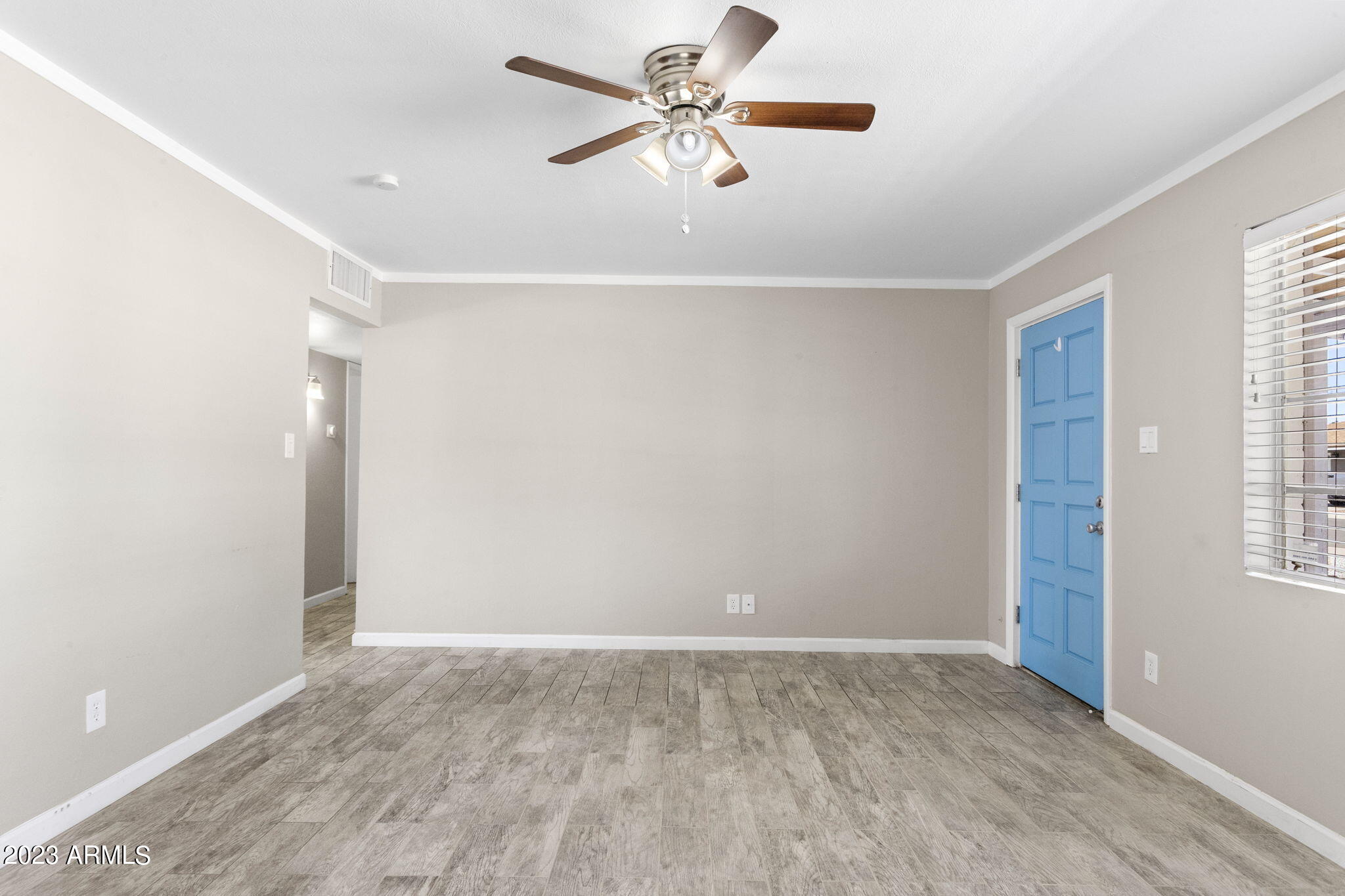 2525 West Freeway Lane Phoenix, AZ 85021 - Photo 6 of 41 6-web-or-mls-2525-w-freeway-ln