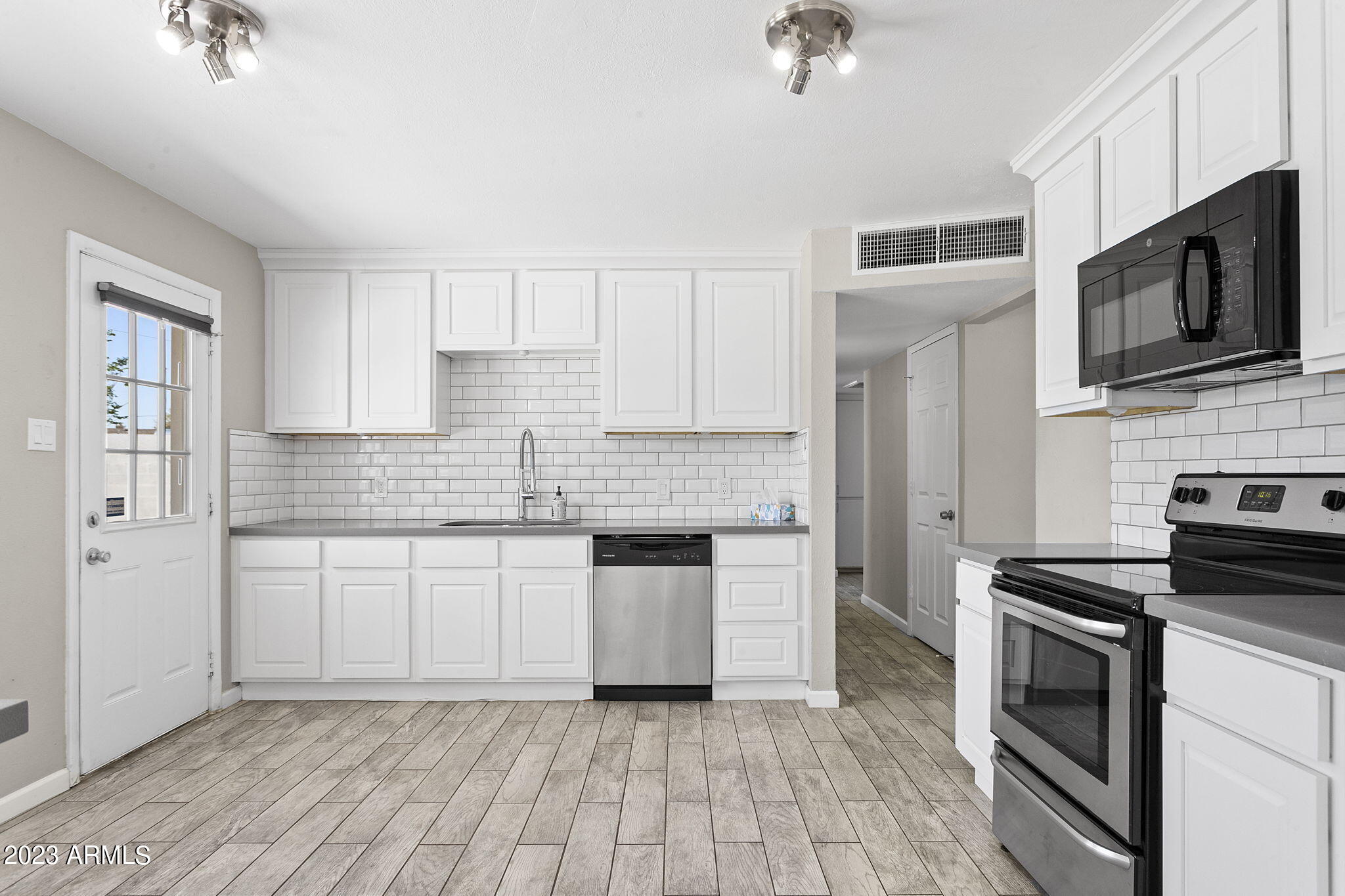 2525 West Freeway Lane Phoenix, AZ 85021 - Photo 8 of 41 a kitchen with granite countertop a stove top oven and sink