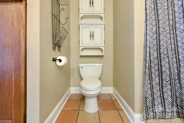 a view of entryway with washer and dryer