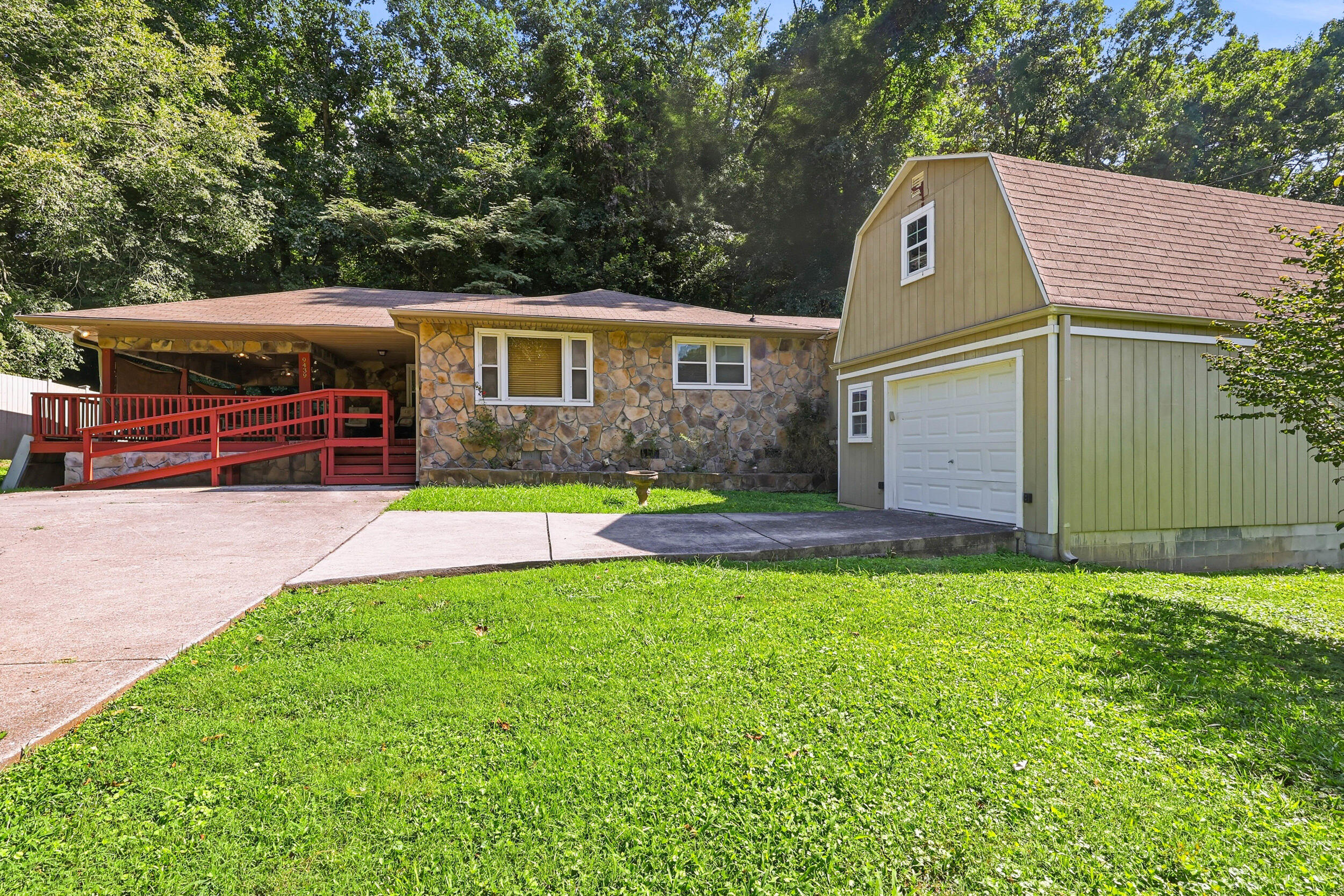 9439 East Brainerd Road Chattanooga, TN 37421 - Photo 1 of 44 9439 east brainerd road-1