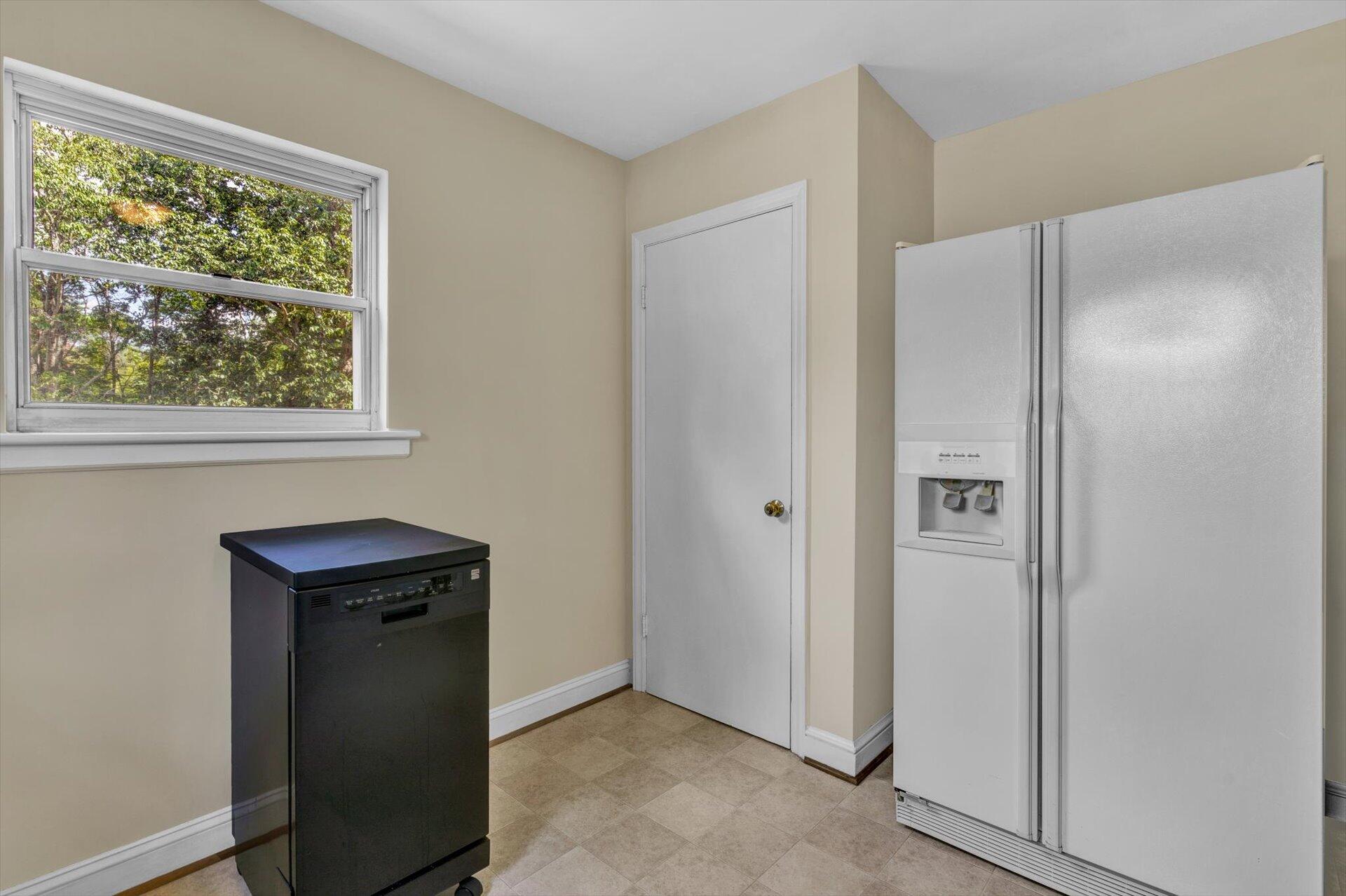 4546 Cowman Road Roanoke, VA 24014 - Photo 11 of 29