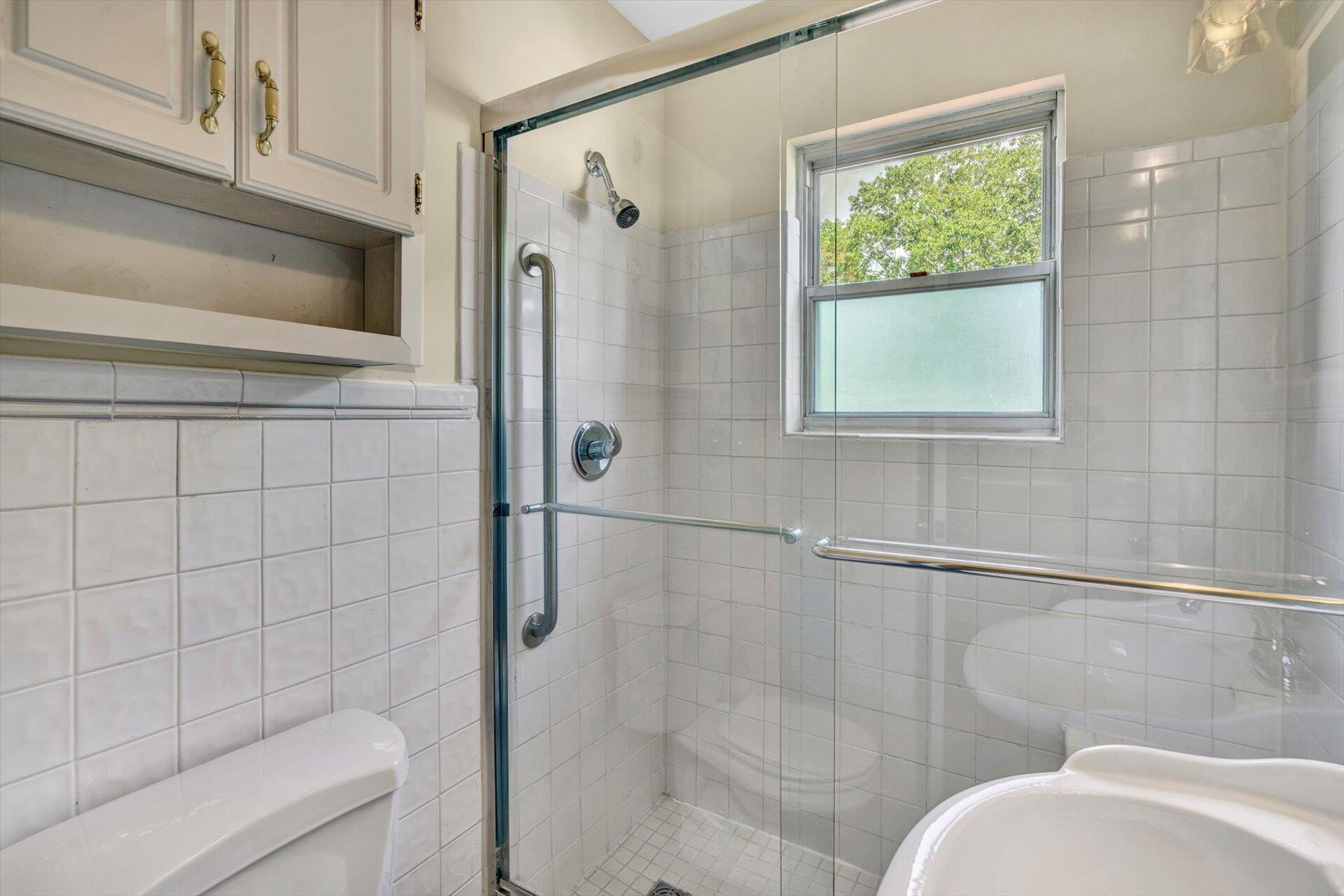 4546 Cowman Road Roanoke, VA 24014 - Photo 17 of 29 a bathroom with a shower
