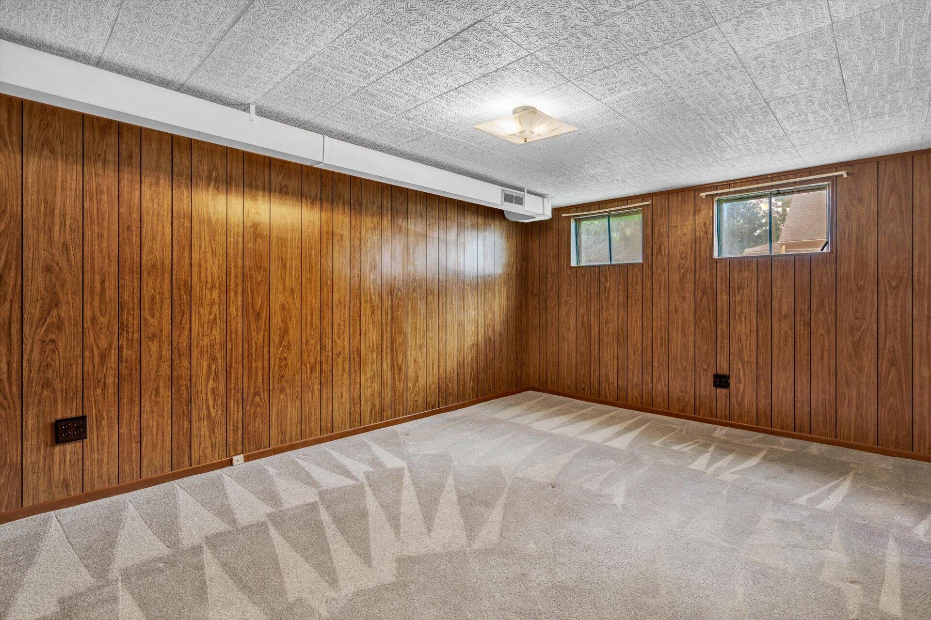 4546 Cowman Road Roanoke, VA 24014 - Photo 20 of 29 a view of an empty room with a window
