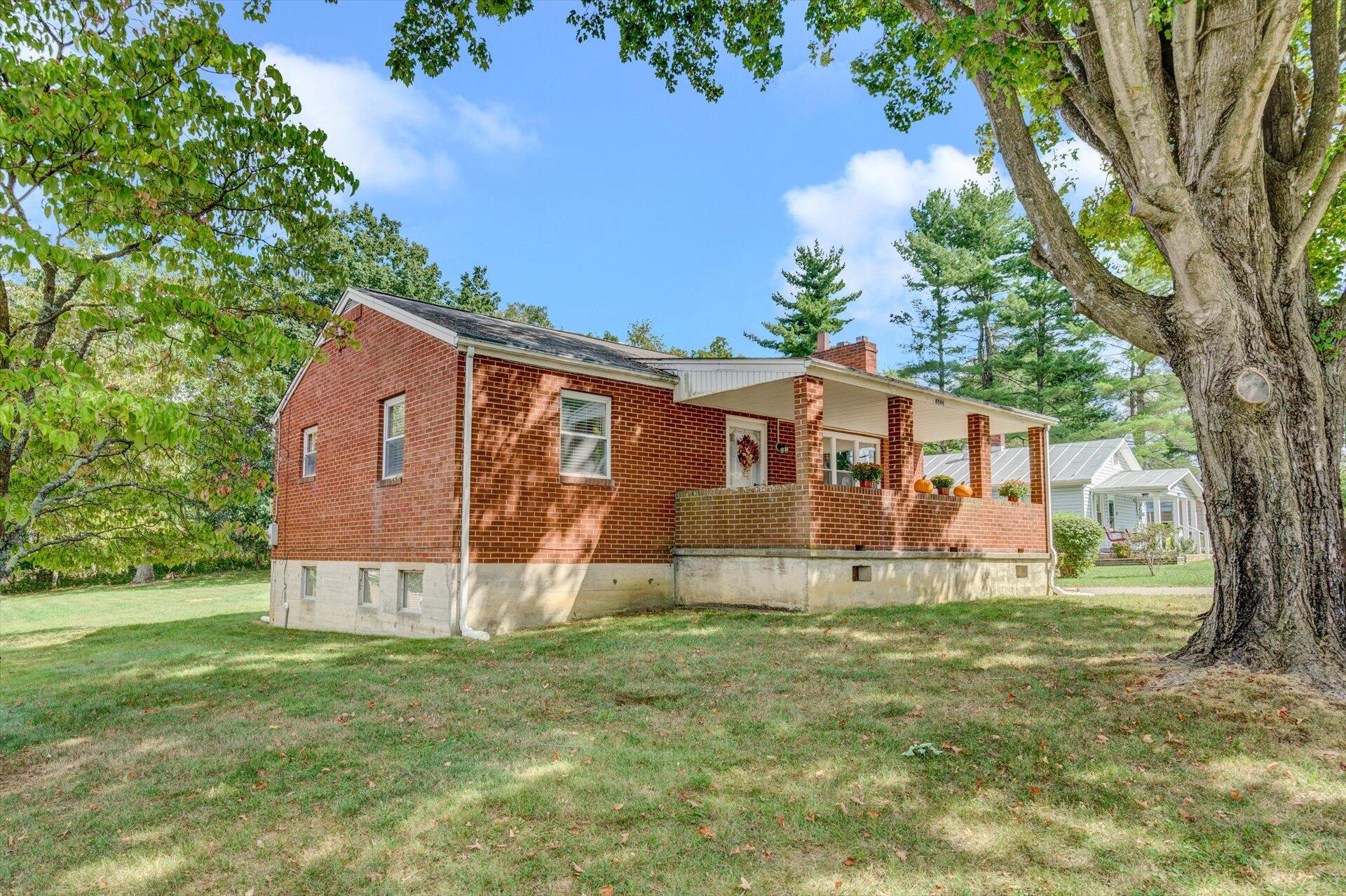 4546 Cowman Road Roanoke, VA 24014 - Photo 4 of 29 front view of house with a yard