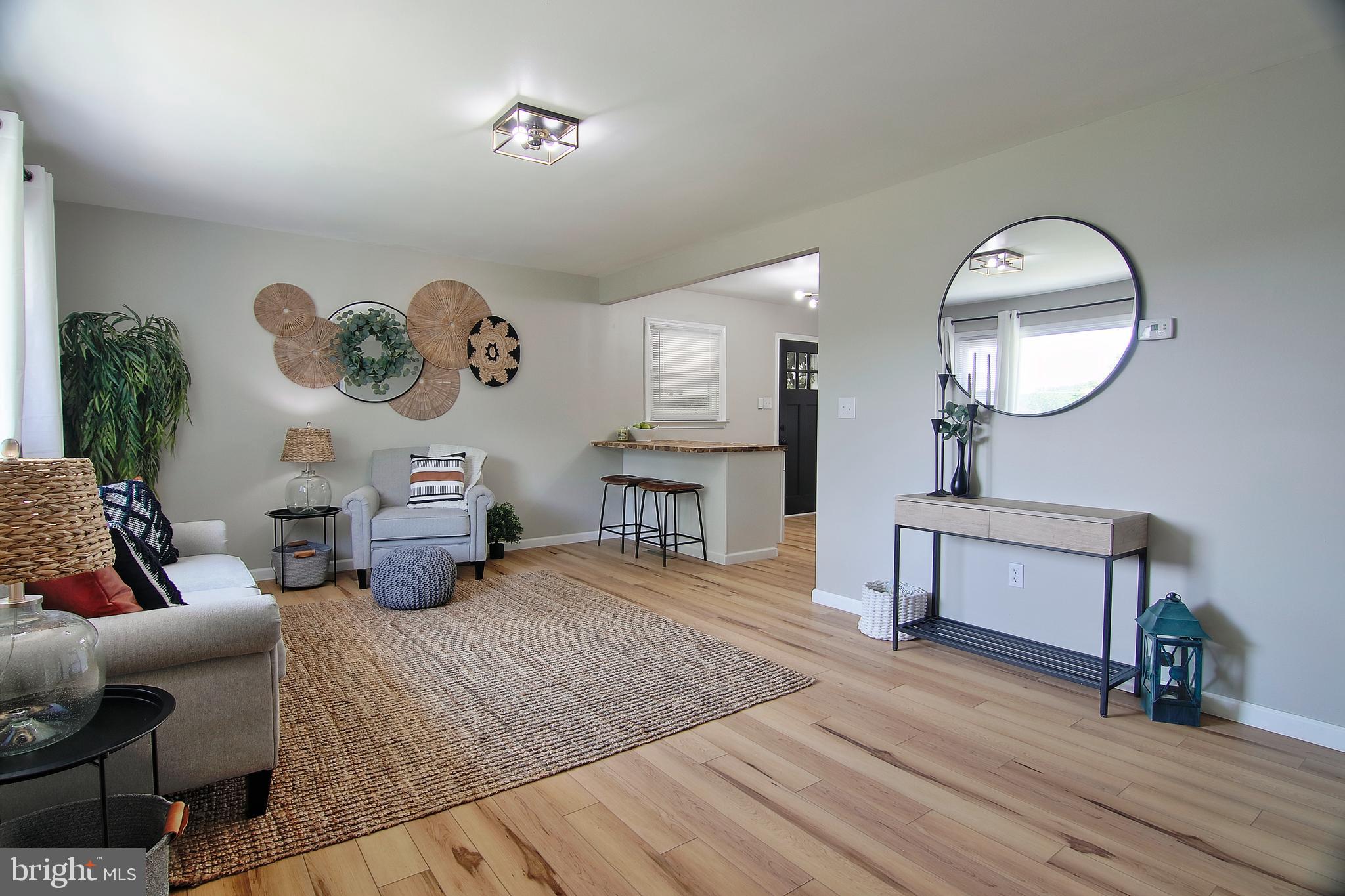 1291 Shelbourne Road Reading, PA 19606 - Photo 2 of 33 Living Room