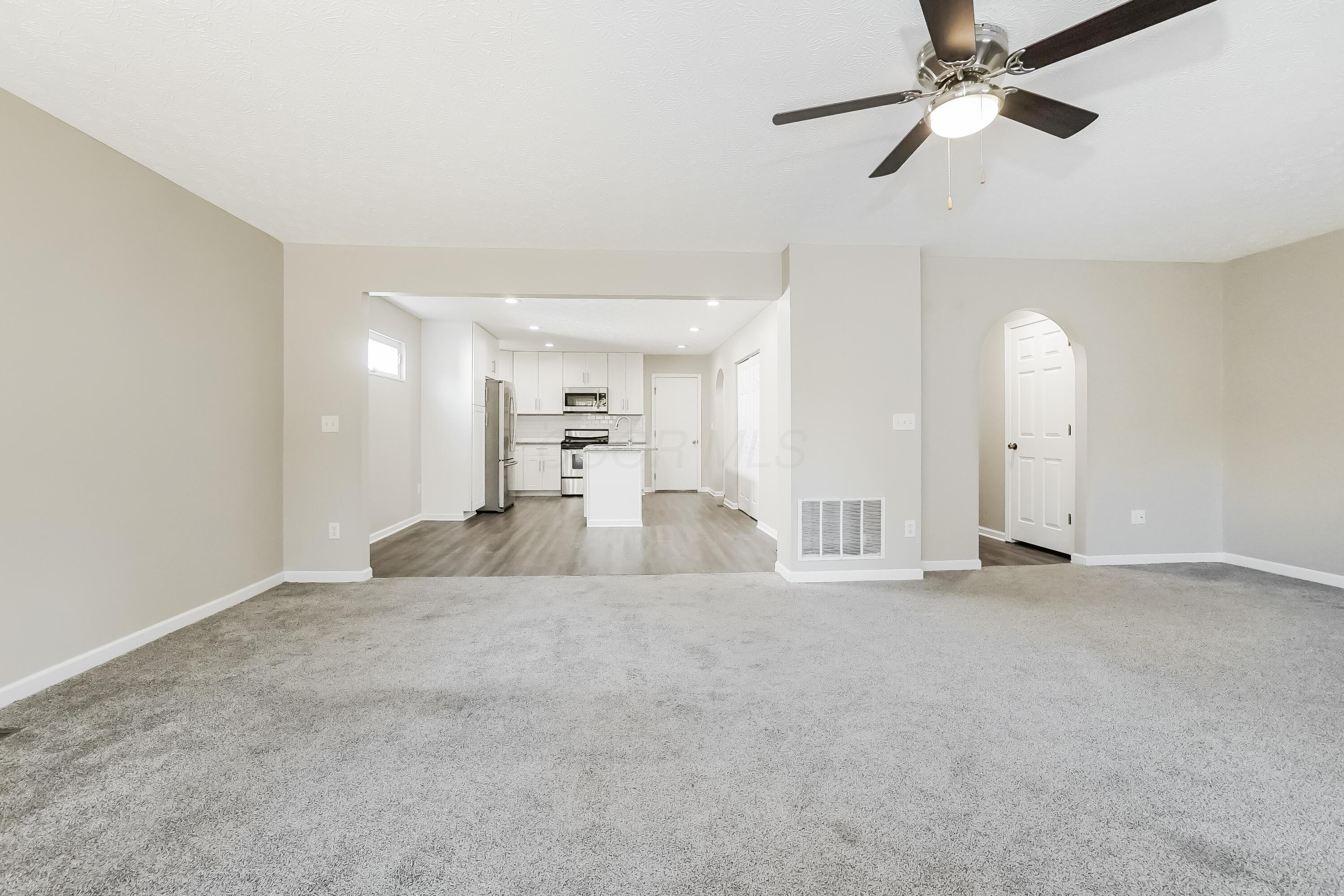74 Tabilore Loop Delaware, OH 43015 - Photo 4 of 18 006-photo-living-room-7563716