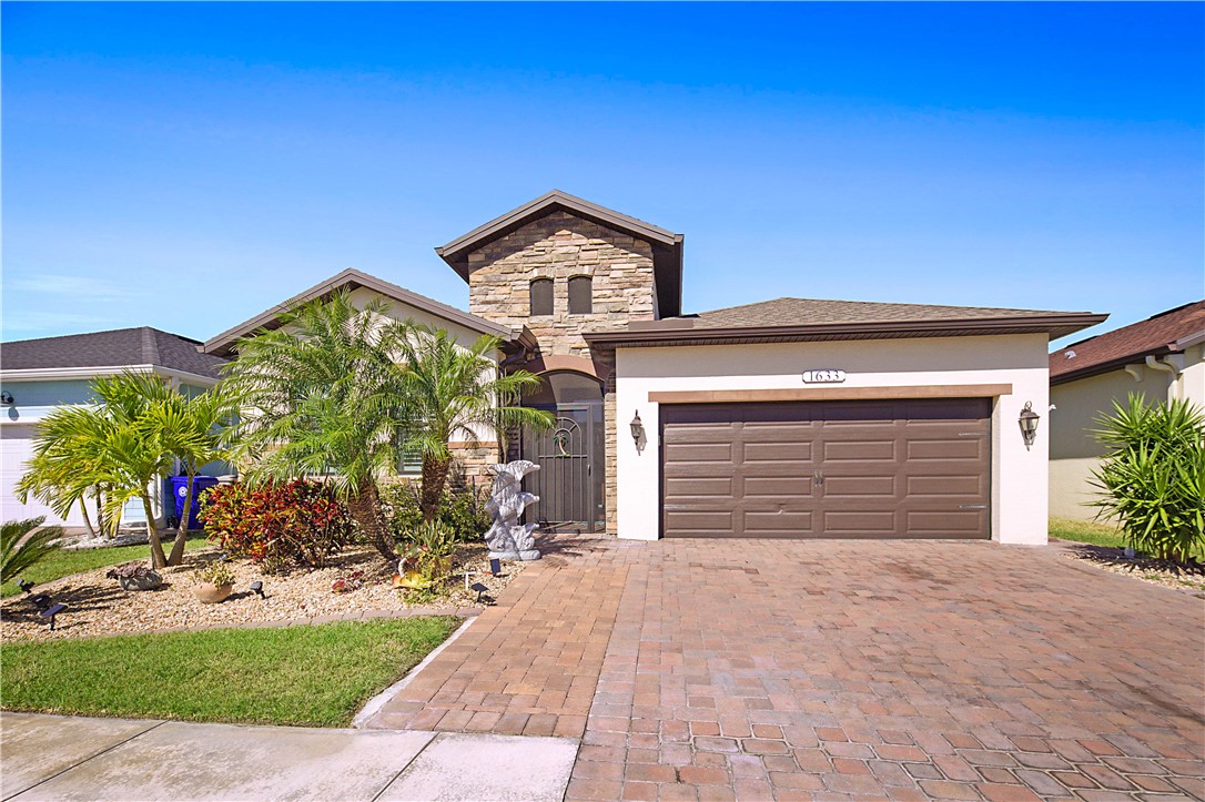 1633 Willows Square Vero Beach, FL 32966 - Photo 2 of 34