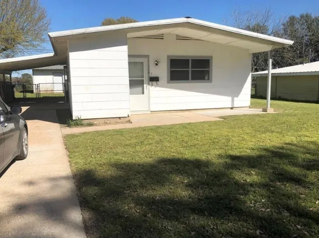 $1,150 | 718 Hogan Drive, Rockdale, TX 76567