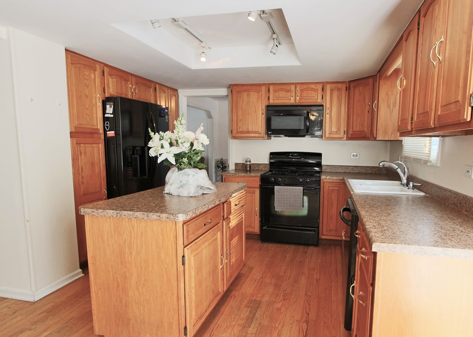 536 Glen Garry Road Cary, IL 60013 - Photo 4 of 21