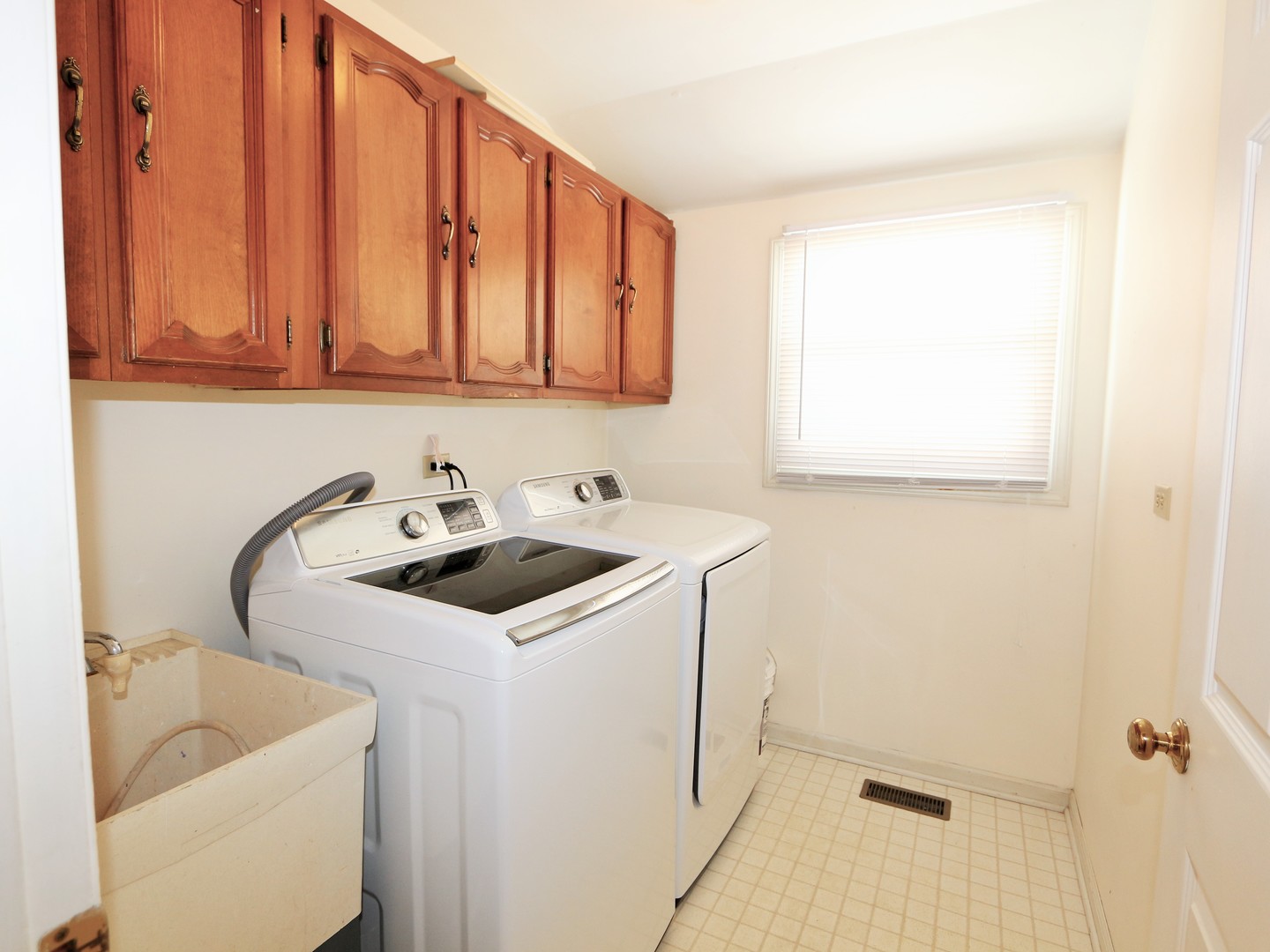 536 Glen Garry Road Cary, IL 60013 - Photo 6 of 21