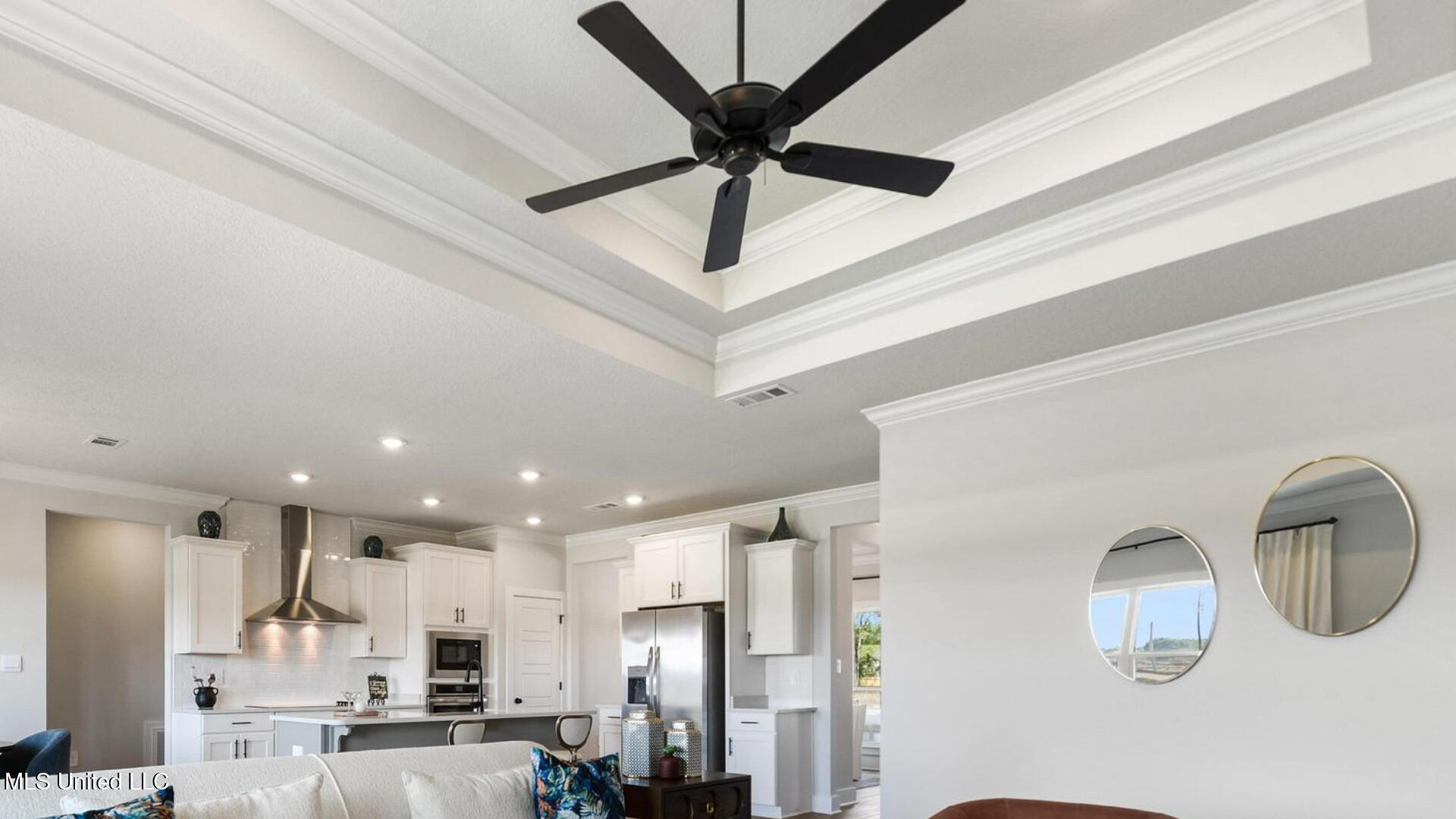 6621 Palm Pointe Drive Ocean Springs, MS 39564 - Photo 5 of 31 001 Tray ceiling