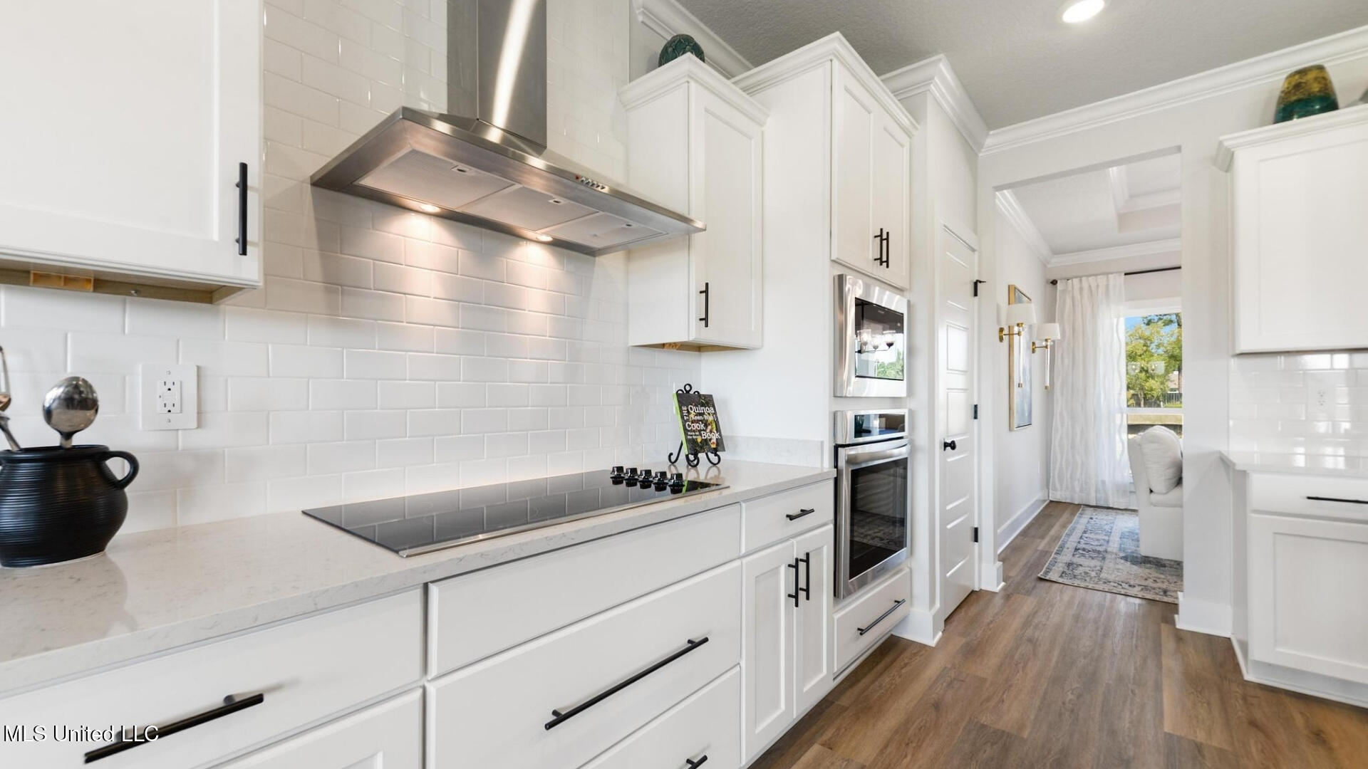 6621 Palm Pointe Drive Ocean Springs, MS 39564 - Photo 6 of 31 002 Cooktop and Hood Vent