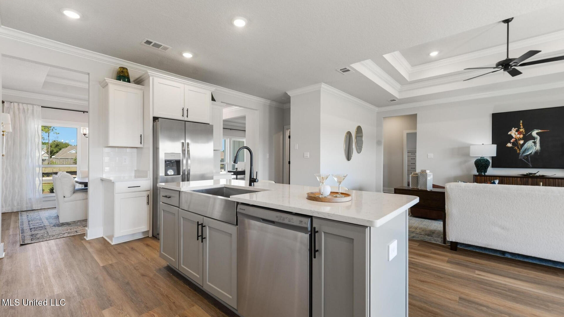 6621 Palm Pointe Drive Ocean Springs, MS 39564 - Photo 8 of 31 002 kitchen Island