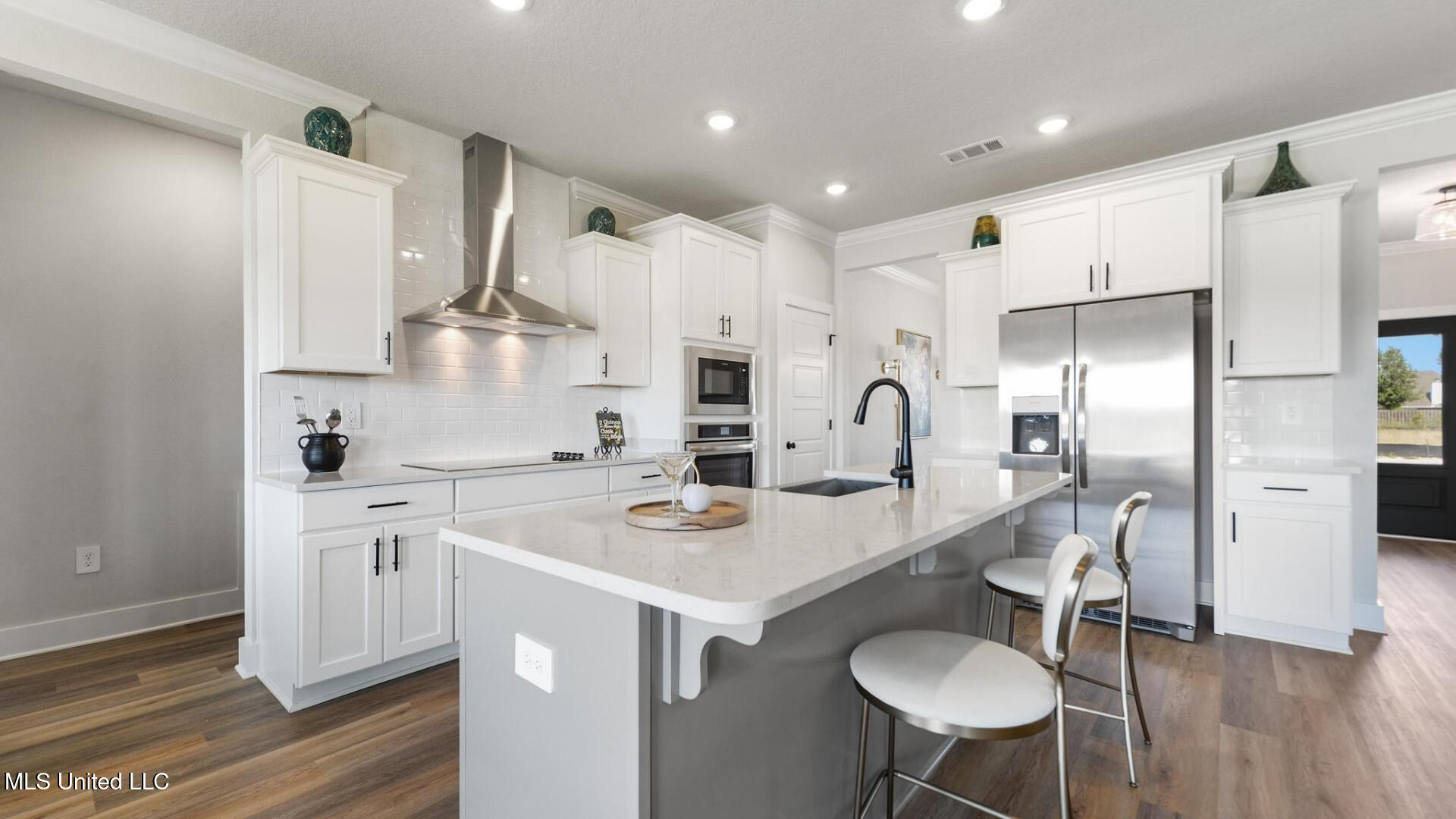 6621 Palm Pointe Drive Ocean Springs, MS 39564 - Photo 9 of 31 002 Kitchen
