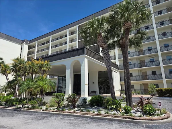 $2,550 | 9 Haig Place, Unit 405, Dunedin, FL 34698