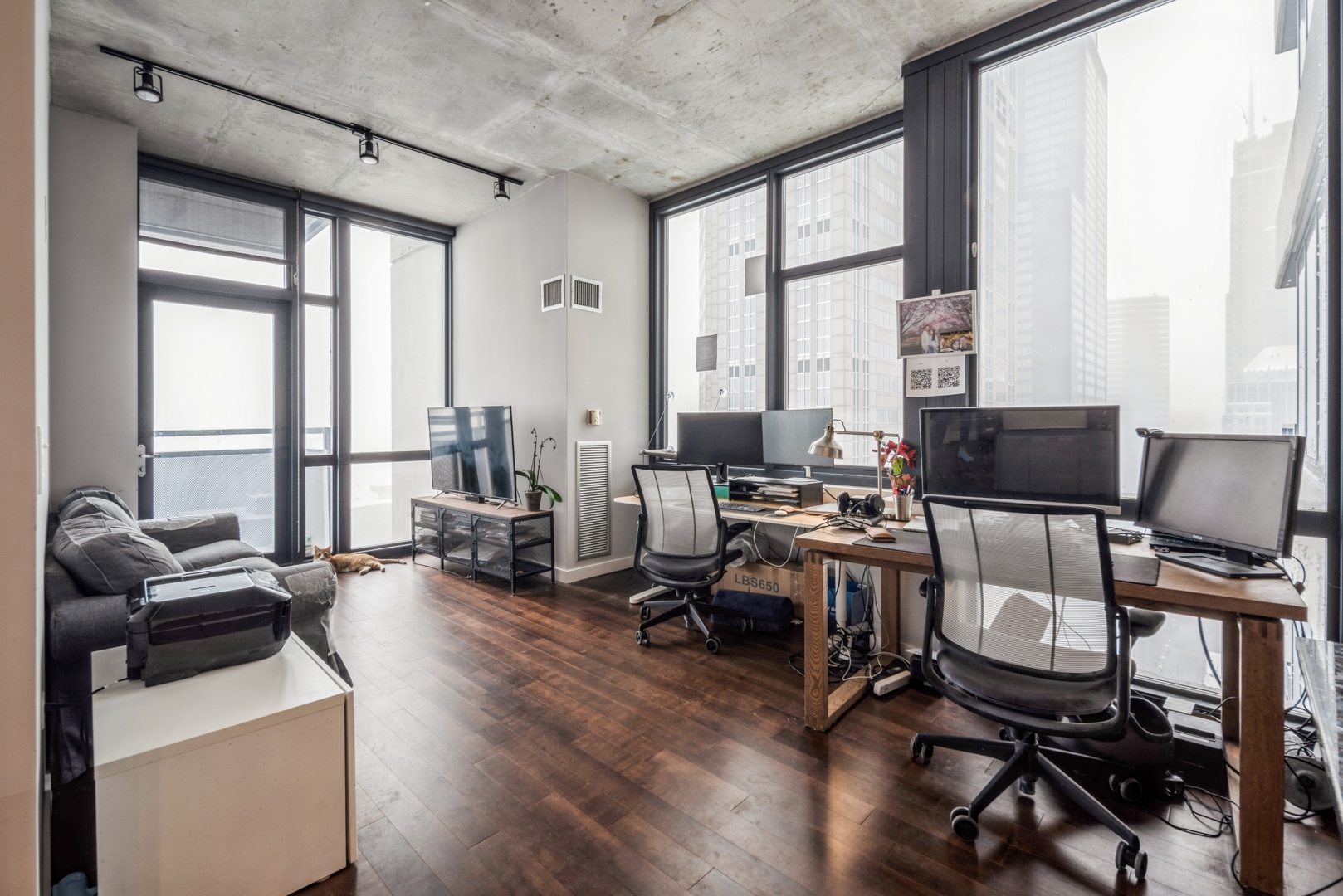 235 West Van Buren Street, Unit 4214 Chicago, IL 60607 - Photo 2 of 16 a view of a livingroom with workspace and a window