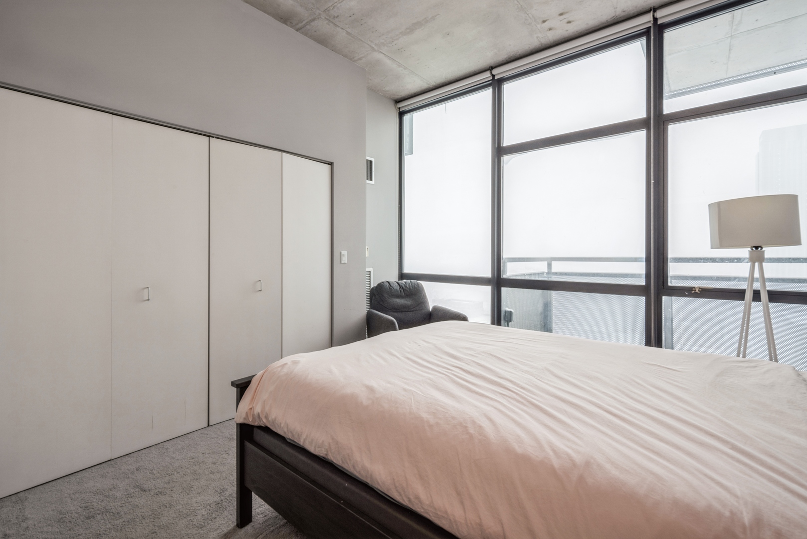 235 West Van Buren Street, Unit 4214 Chicago, IL 60607 - Photo 6 of 16 a bedroom with a bed and a large window