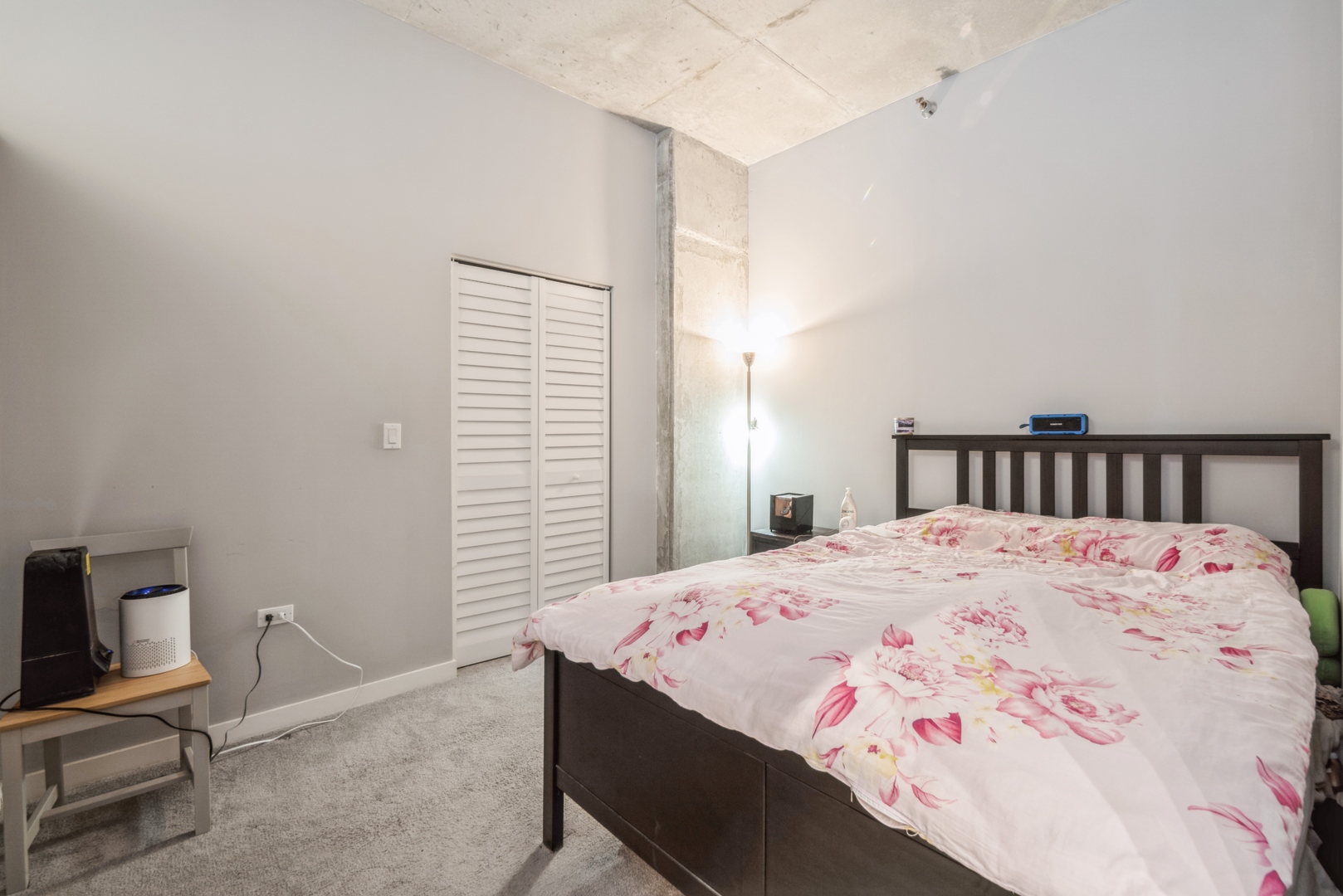 235 West Van Buren Street, Unit 4214 Chicago, IL 60607 - Photo 7 of 16 a bedroom with a bed and a table in it