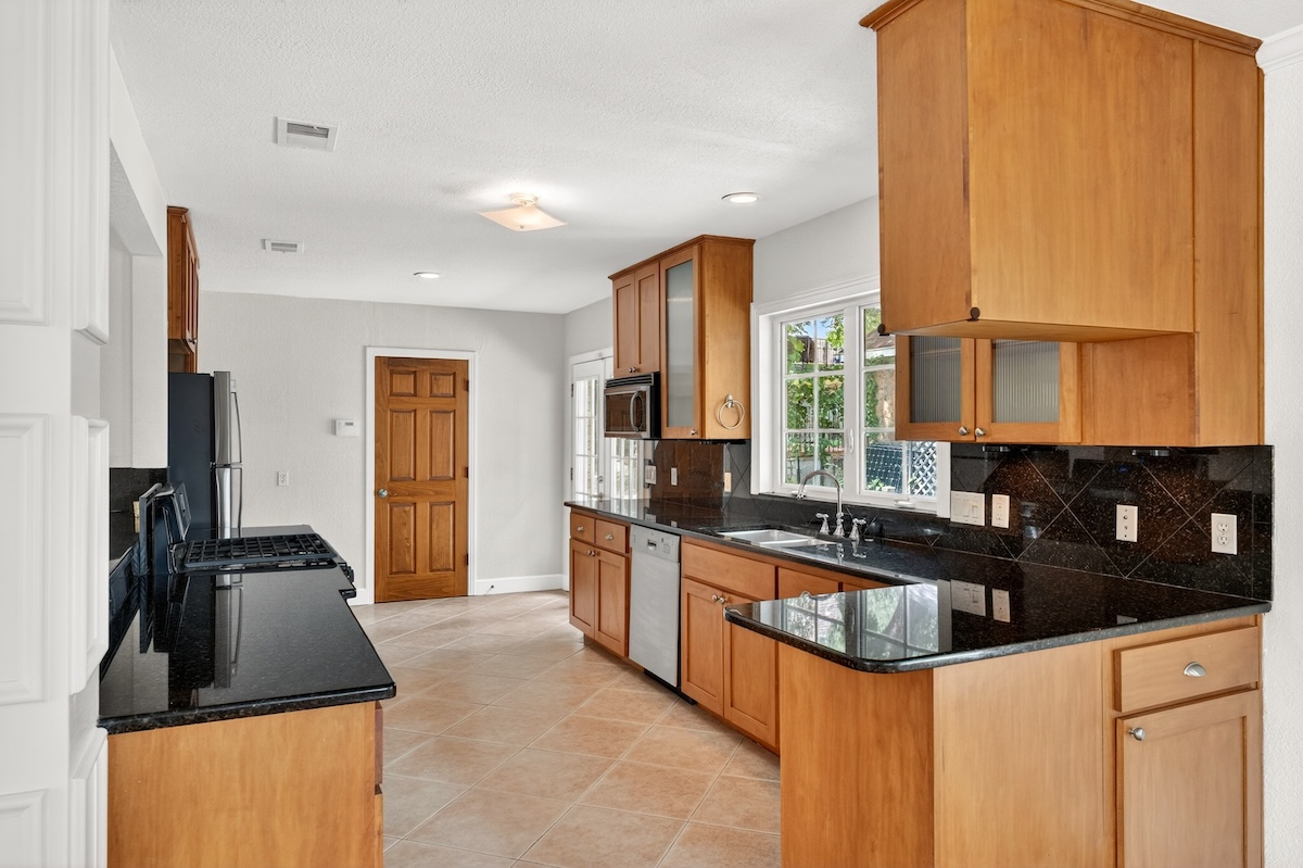 2506 Hillview Road Austin, TX 78703 - Photo 8 of 20