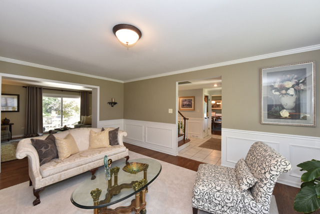 405 Beck Road Lindenhurst, IL 60046 - Photo 4 of 25