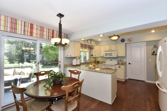 405 Beck Road Lindenhurst, IL 60046 - Photo 8 of 25