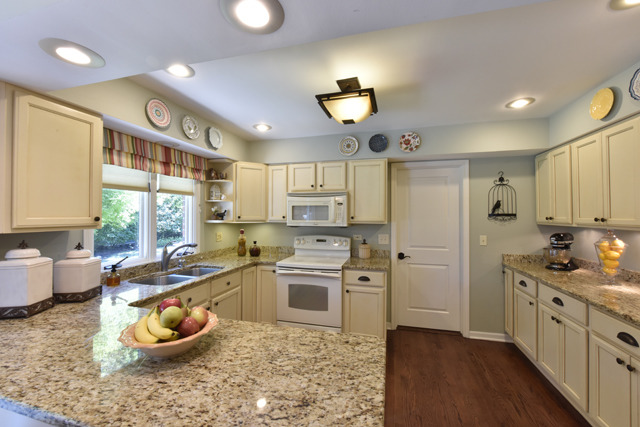 405 Beck Road Lindenhurst, IL 60046 - Photo 9 of 25