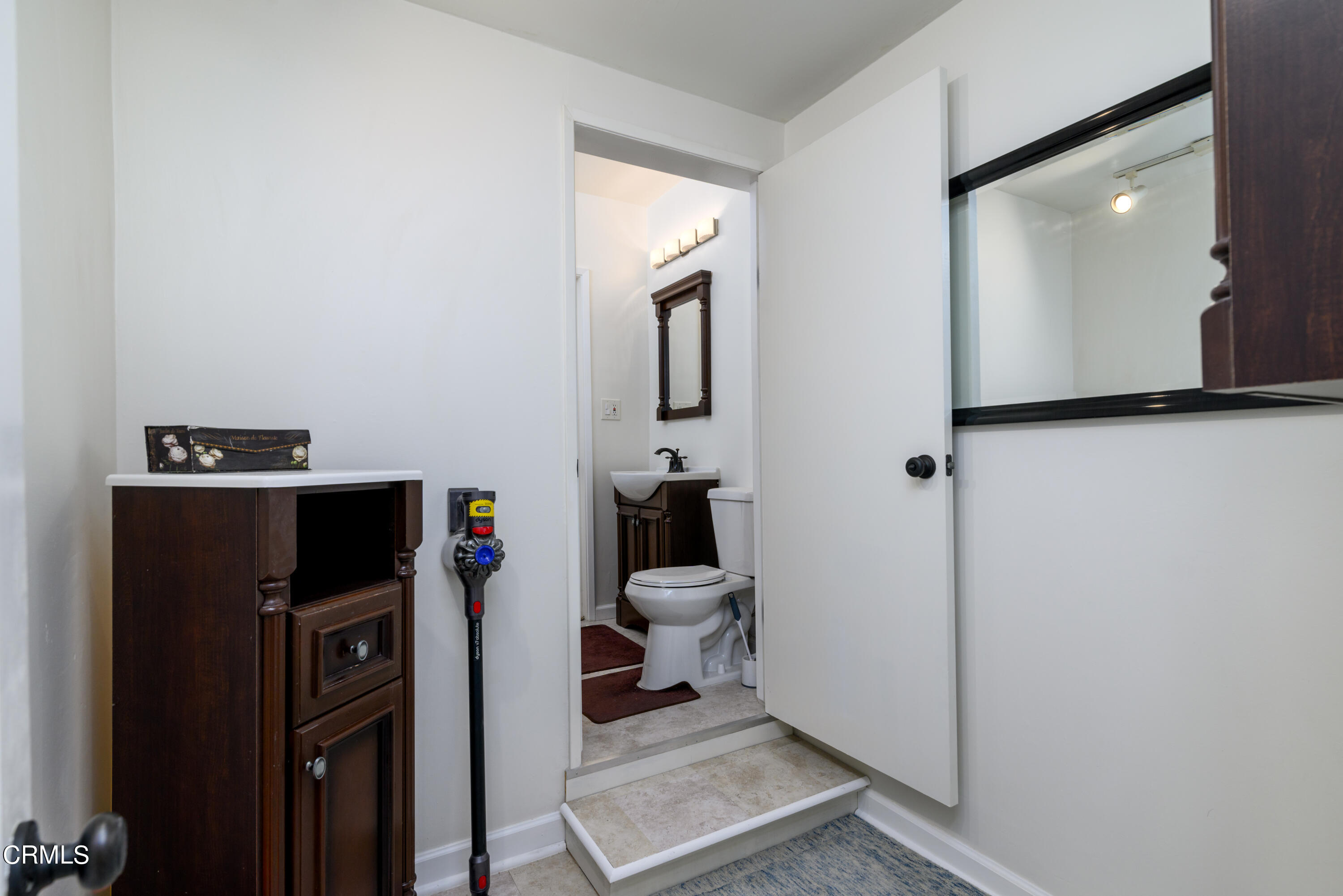 155 Cedar Drive Camarillo, CA 93010 - Photo 22 of 28 a bathroom with a toilet and a mirror
