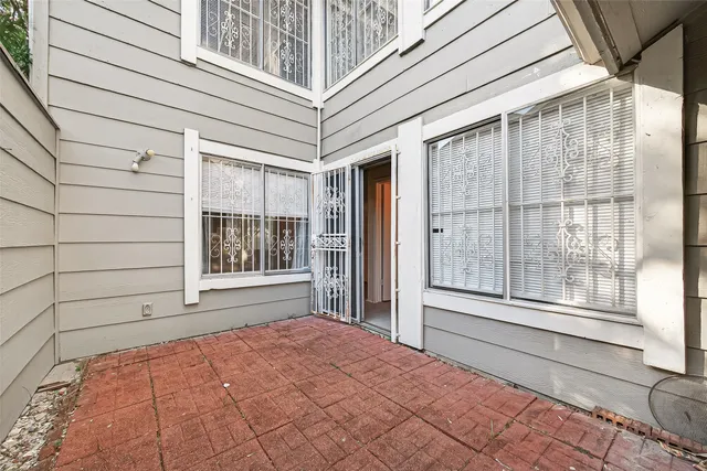 $1,600 | 13040 Greenway Chase Court, Unit 3040, Houston, TX 77072