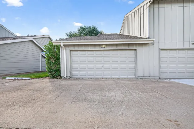 $1,600 | 13040 Greenway Chase Court, Unit 3040, Houston, TX 77072