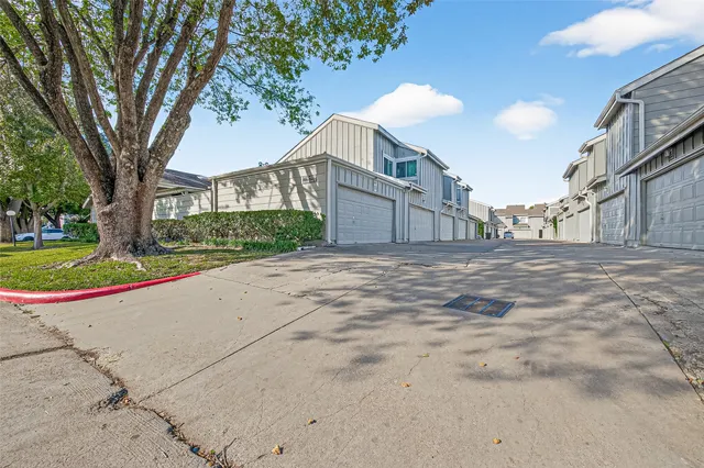 $1,600 | 13040 Greenway Chase Court, Unit 3040, Houston, TX 77072