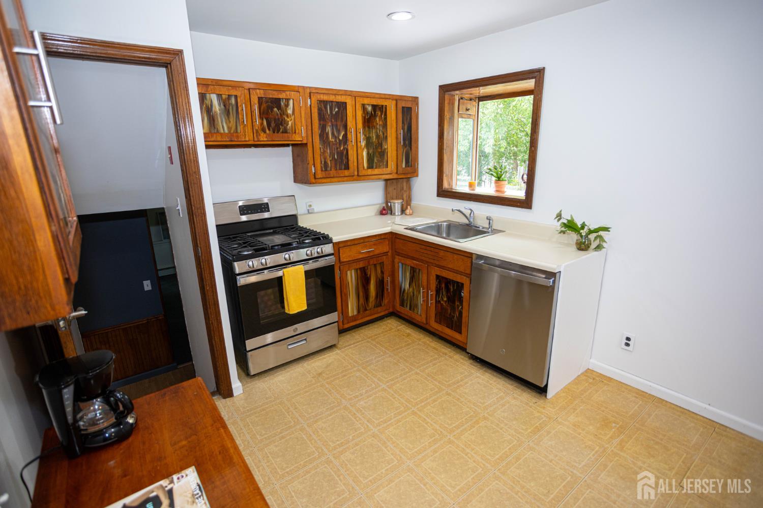 8 Stony Road Edison, NJ 08817 - Photo 17 of 45 Gallery Image 17