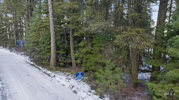 $299,000 | 616-618 Teepee Road, Cascade, ID 83611
