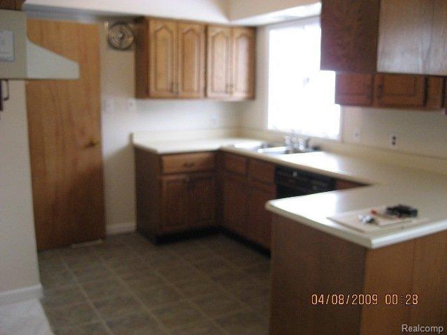 1348 East Long Lake Road Troy, MI 48085 - Photo 5 of 11 Long lake kitchen