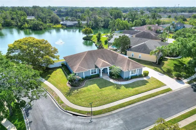 $709,000 | 5810 Lake Victoria Drive, Lakeland, FL 33813