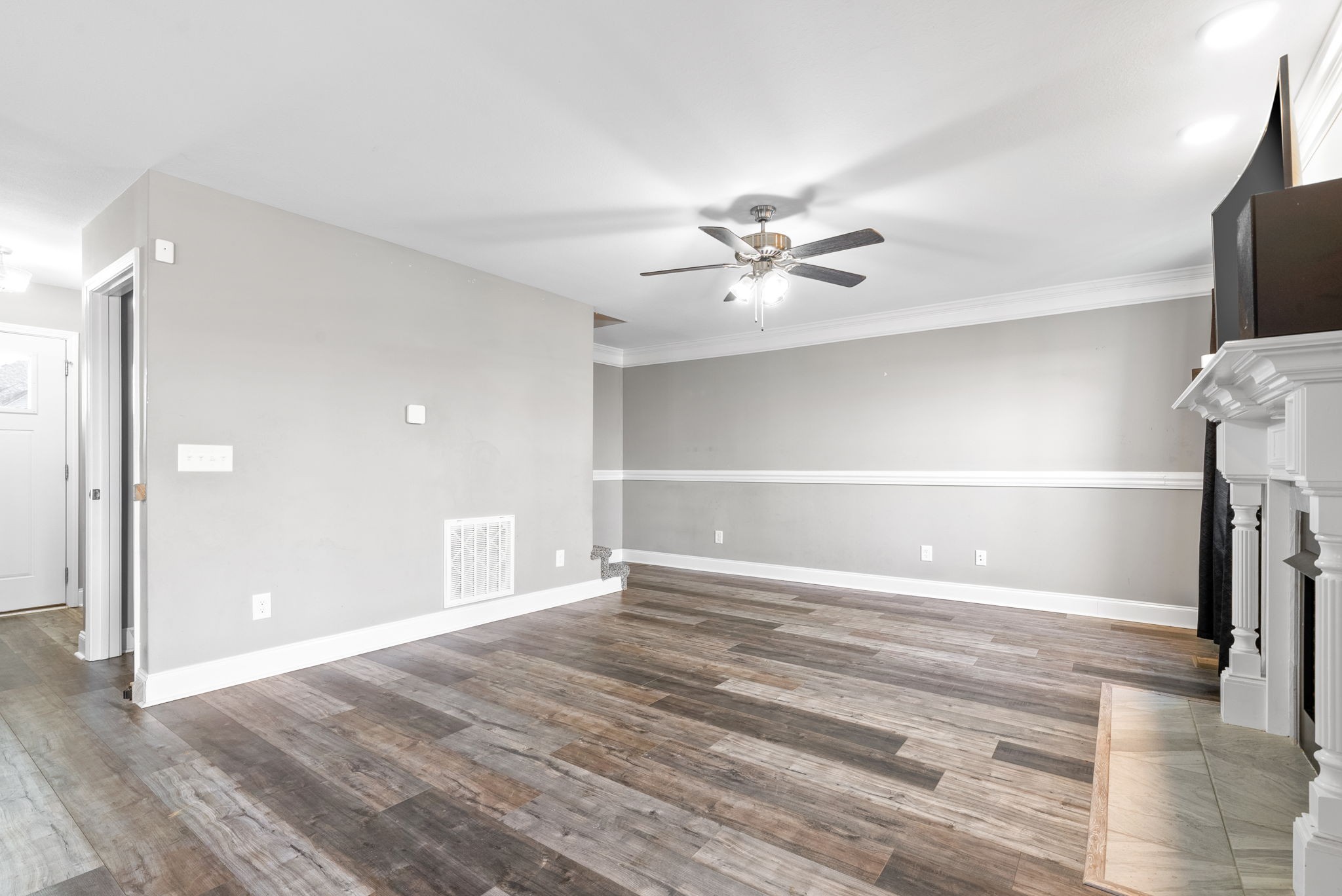 1868 Rains Road Clarksville, TN 37042 - Photo 9 of 39 a view of an empty room with a window