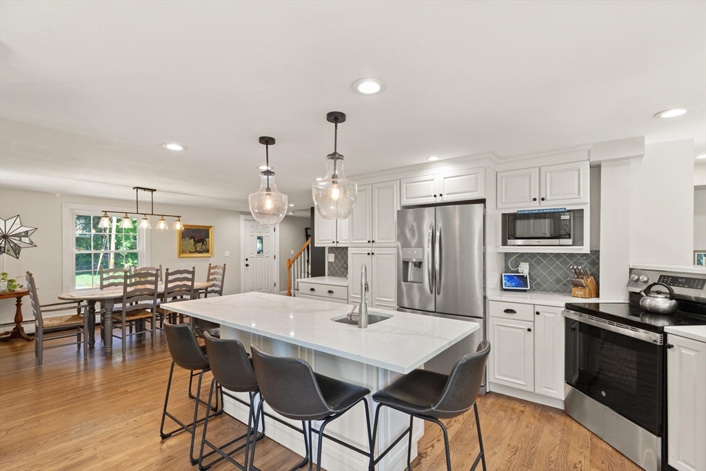256 Linden Street Hamilton, MA 01982 - Photo 4 of 40