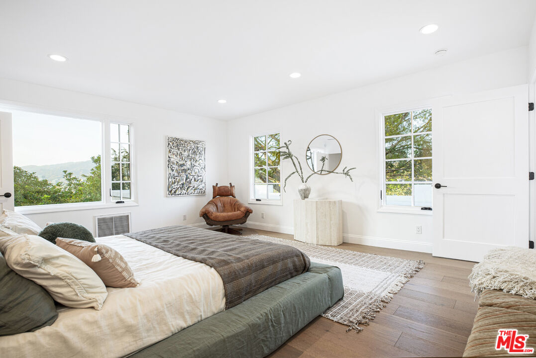 1411 Wellesley Drive Glendale, CA 91205 - Photo 13 of 32 a bedroom with a large bed and a window