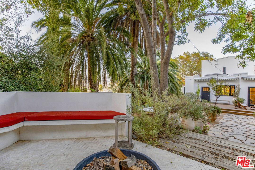 1411 Wellesley Drive Glendale, CA 91205 - Photo 27 of 32 a house view with a outdoor space