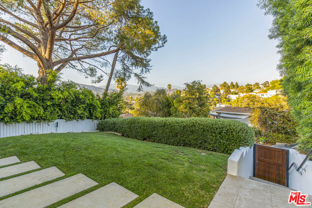 1411 Wellesley Drive Glendale, CA 91205 - Photo 30 of 32 a view of a garden