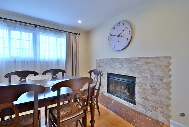 $399,900 | 693 Le Parc Circle, Buffalo Grove, IL 60089