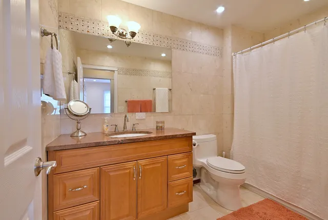 $399,900 | 693 Le Parc Circle, Buffalo Grove, IL 60089