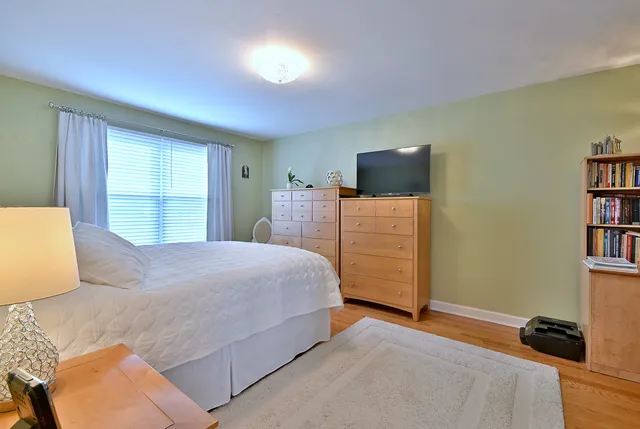 $399,900 | 693 Le Parc Circle, Buffalo Grove, IL 60089