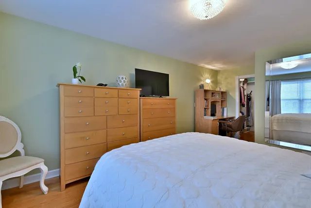 $399,900 | 693 Le Parc Circle, Buffalo Grove, IL 60089