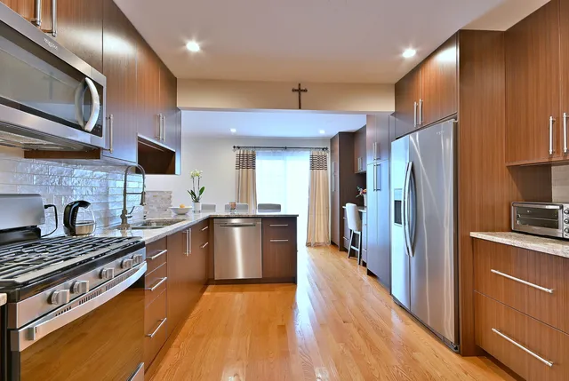 $399,900 | 693 Le Parc Circle, Buffalo Grove, IL 60089